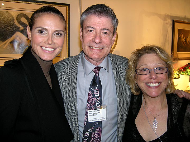 Meet Philip Chasen and his lovely wife, Lía Chasen, with Heidi Klum at the LA Antiques Show ( April 13, 2011 ).