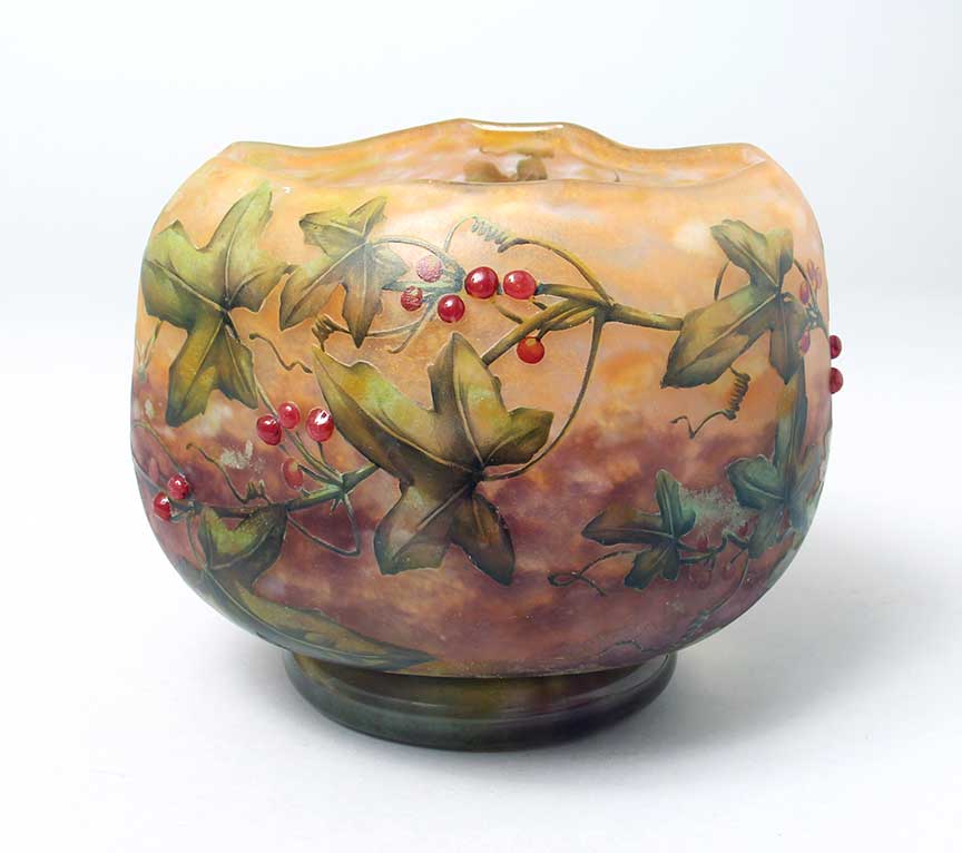 Daum Nancy, Applied berry vase