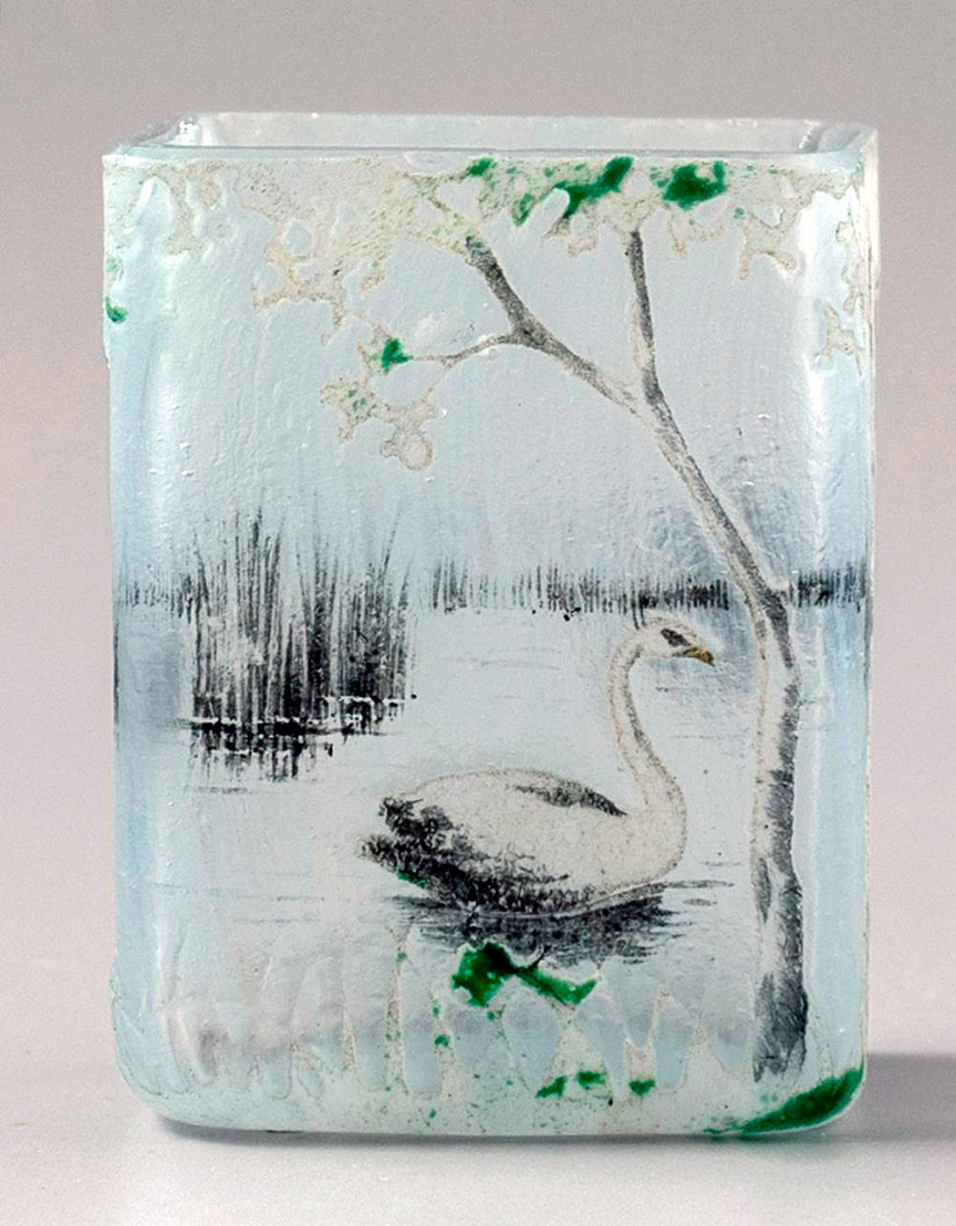 Daum Nancy, Swan miniature vase