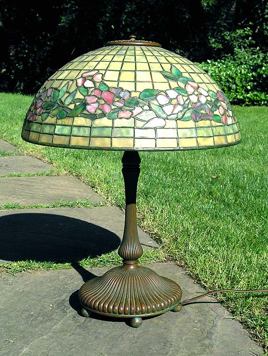 Tiffany Studios, 18" Dogwood Belted Lamp