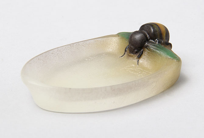 A. Walter, Bee tray