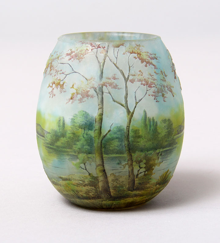 Daum Nancy, Scenic Mini Vase