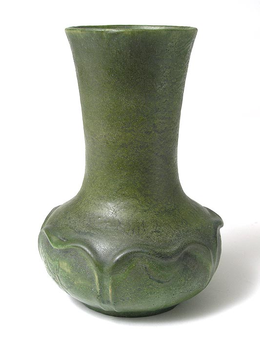 Grueby, Vase