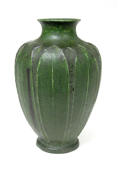 Grueby, Vase